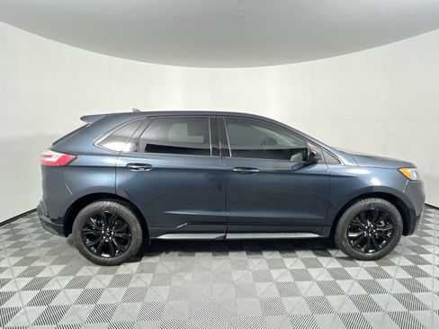Used 2022 Ford Edge SE w/ Black Appearance Package image 2