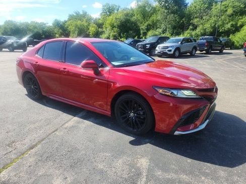 Used 2021 Toyota Camry XSE FWD image 3