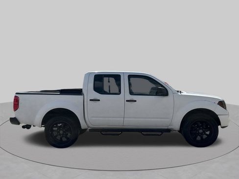 Used 2010 Nissan Frontier SE RWD image 6