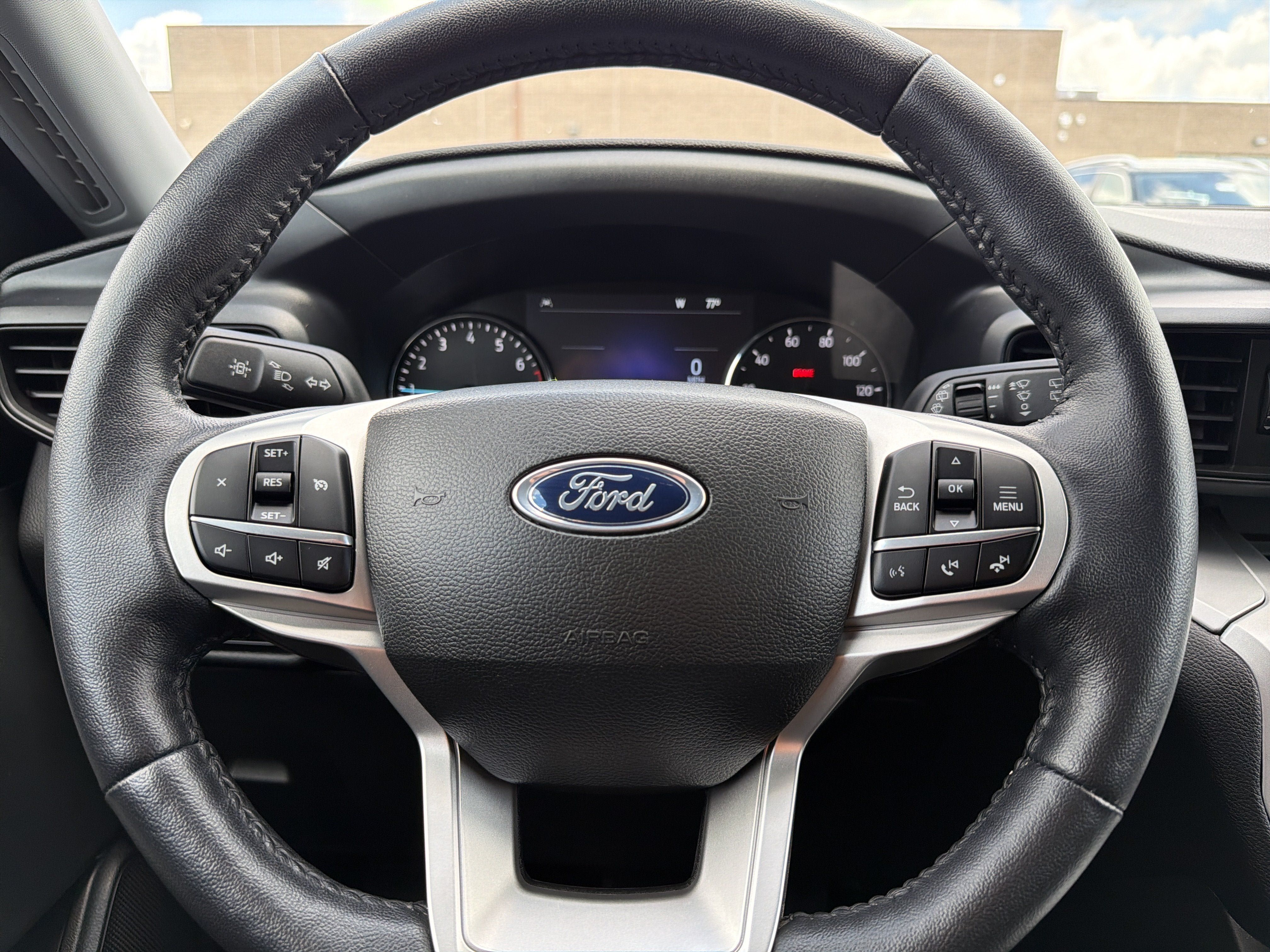 Used 2023 Ford Explorer XLT AWD/4WD image 13