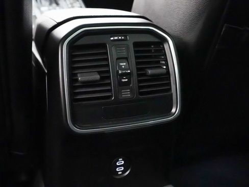 Certified 2021 Porsche Macan image 20