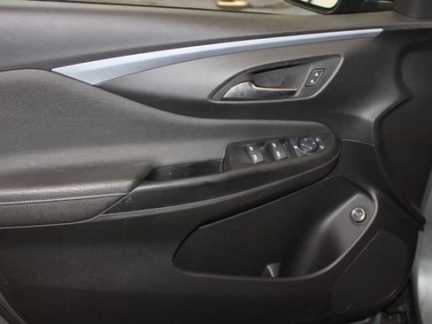 Used 2025 Buick Envista Preferred w/ Convenience II Package FWD image 11