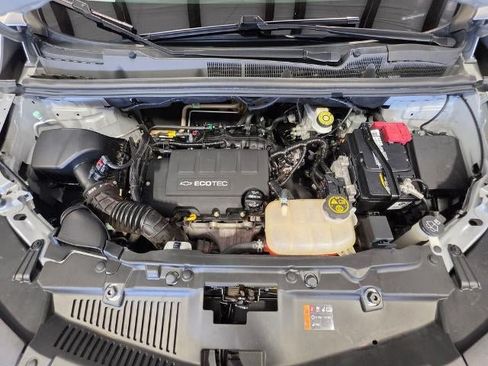 Used 2017 Chevrolet Trax LT w/ LT Convenience Package FWD image 9