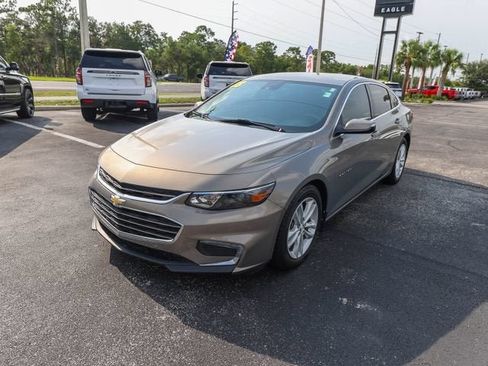 Used 2018 Chevrolet Malibu Hybrid w/ Leather Package FWD image 3