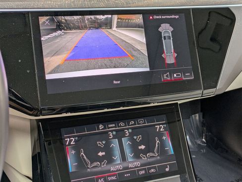 Used 2024 Audi Q8 e-tron Premium image 13