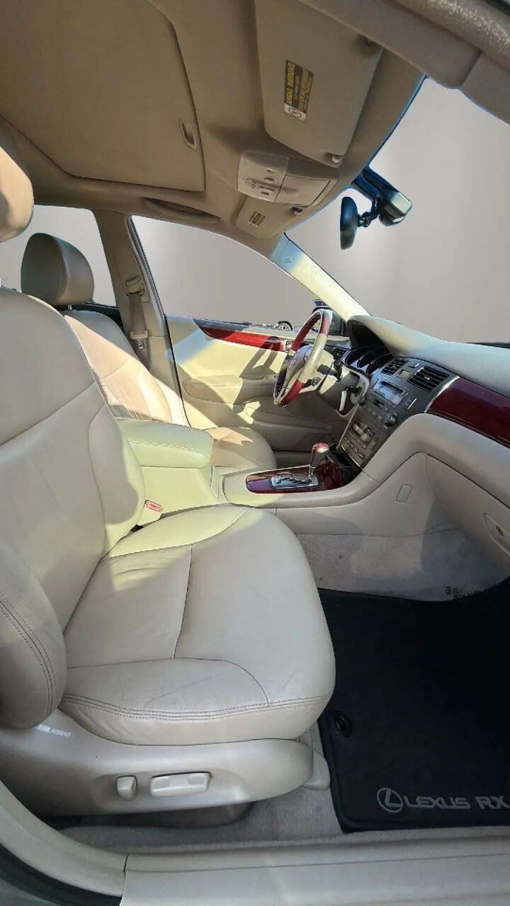 Used 2002 Lexus ES 330 FWD image 12