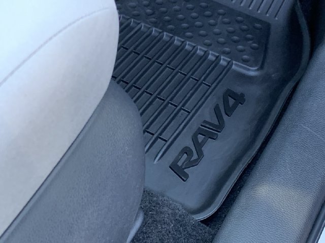 Used 2025 Toyota RAV4 XLE FWD image 14