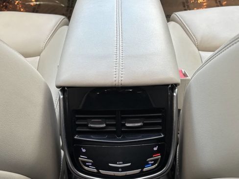 Used 2013 Cadillac XTS Premium image 17