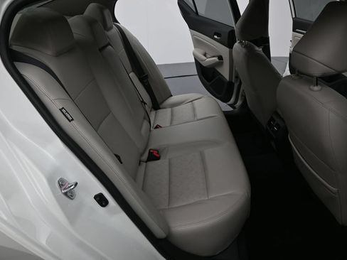 Used 2024 Nissan Altima 2.5 SL FWD image 9