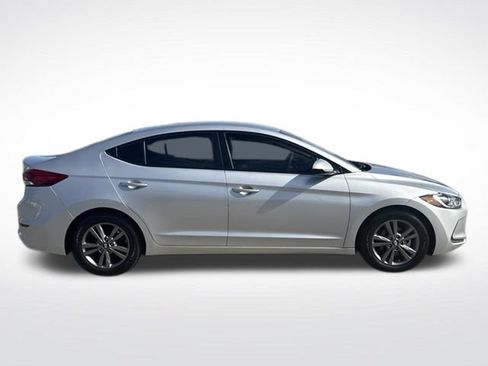 Used 2017 Hyundai Elantra SE FWD image 9