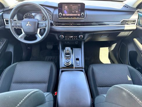 Used 2022 Mitsubishi Outlander ES image 18