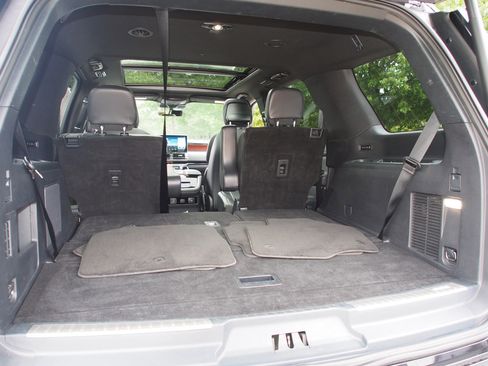 Used 2024 Lincoln Navigator Premiere image 17