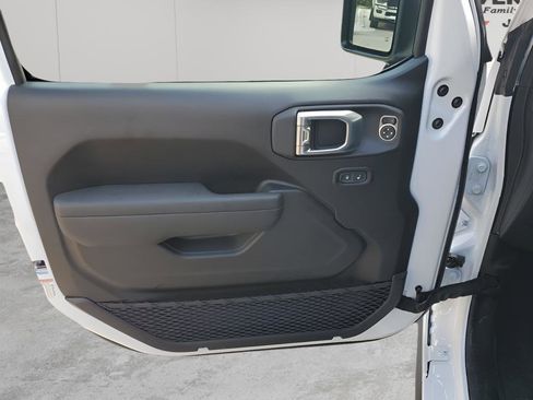 New 2026 Jeep Wrangler Rubicon w/ Technology Group image 18