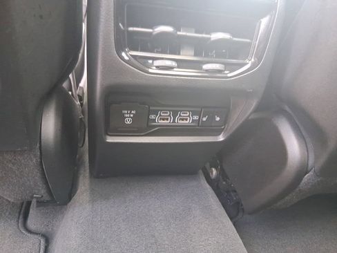 Used 2023 Jeep Grand Cherokee Limited AWD/4WD image 25