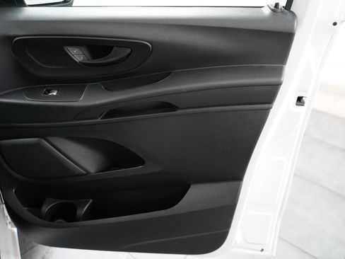 Used 2023 Mercedes-Benz Metris image 18
