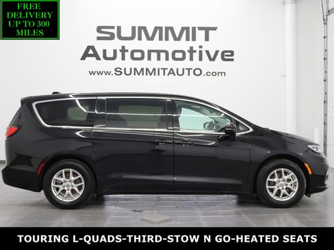 Used 2024 Chrysler Pacifica Touring-L FWD image 1