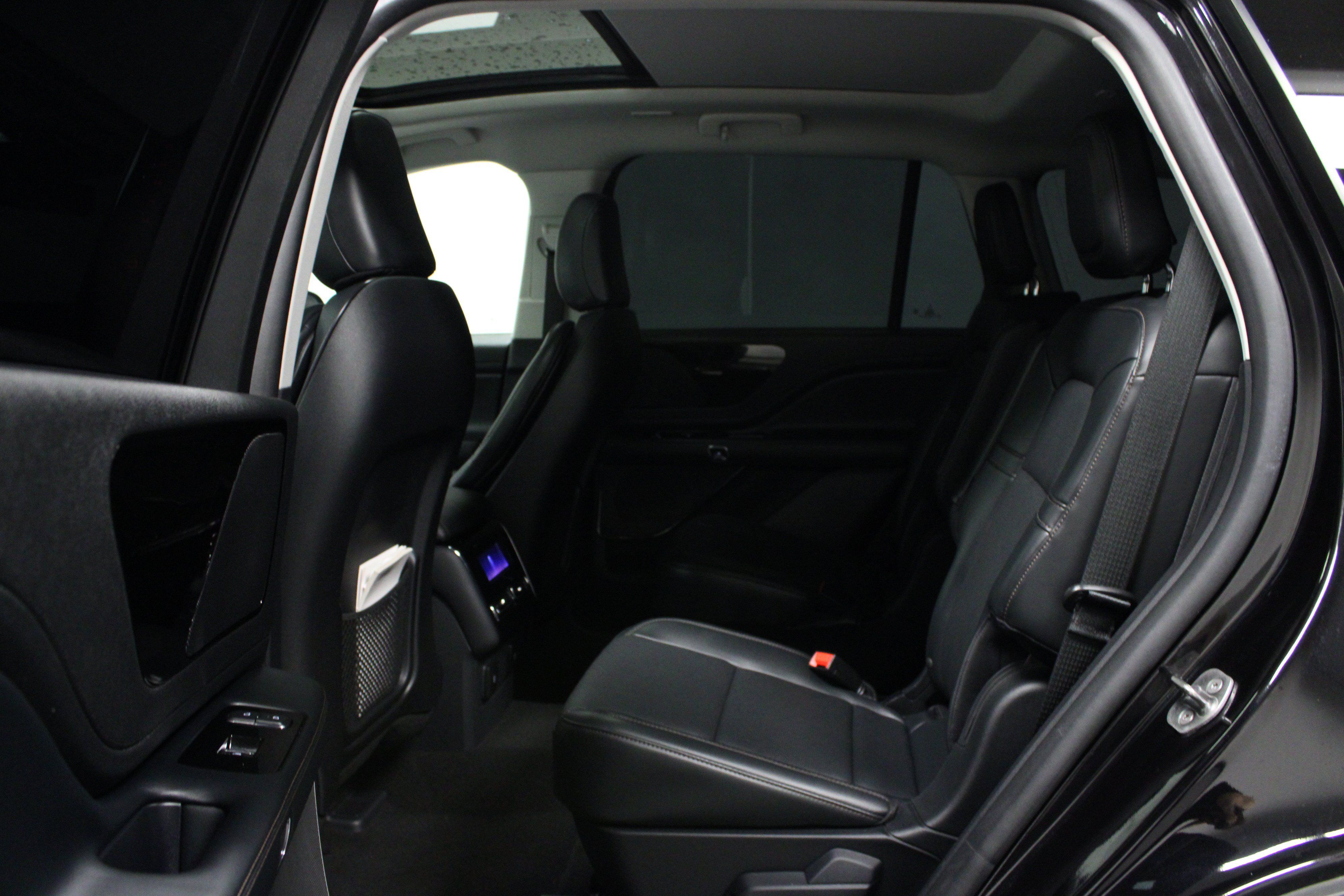 Used 2025 Lincoln Aviator AWD image 13
