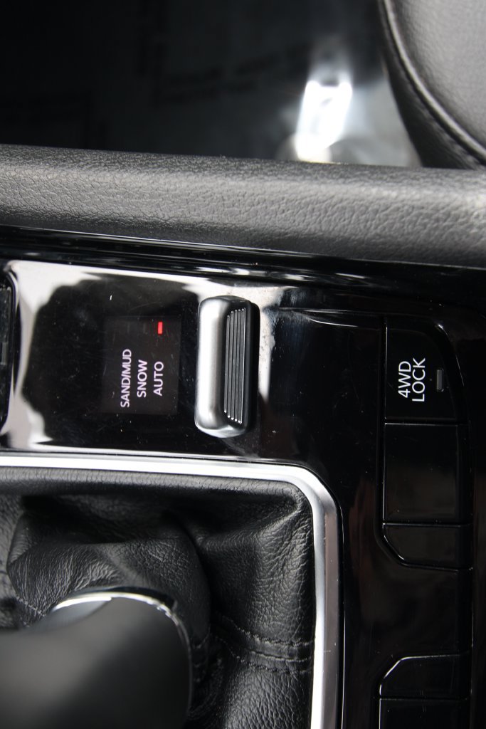 Used 2025 Jeep Compass Limited AWD/4WD image 34