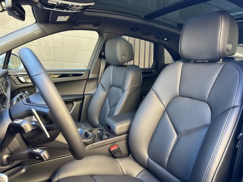 New 2026 Porsche Macan image 5