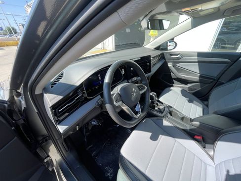 Used 2025 Volkswagen Jetta SE image 34