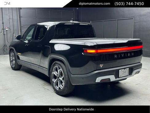 Used 2022 Rivian R1T Adventure image 4