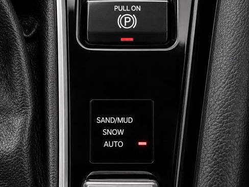 Used 2023 Jeep Compass Latitude w/ Sun and Sound Group AWD/4WD image 32