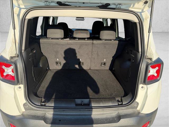 Used 2023 Jeep Renegade Latitude AWD/4WD image 6