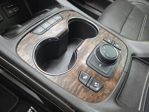 Used 2021 GMC Acadia Denali image 23