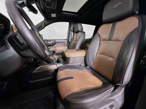 Used 2021 Chevrolet Silverado 1500 High Country w/ Technology Package image 12