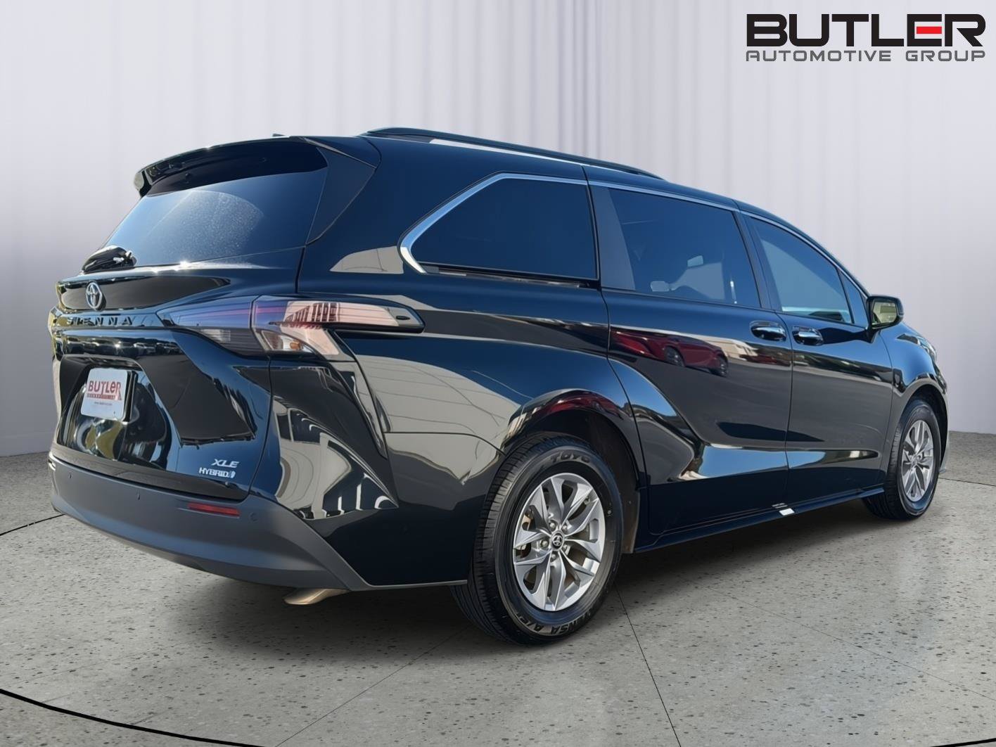 Used 2023 Toyota Sienna XLE FWD image 6