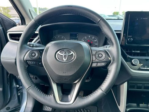 Used 2024 Toyota Corolla Cross LE w/ Moonroof Package AWD/4WD image 18