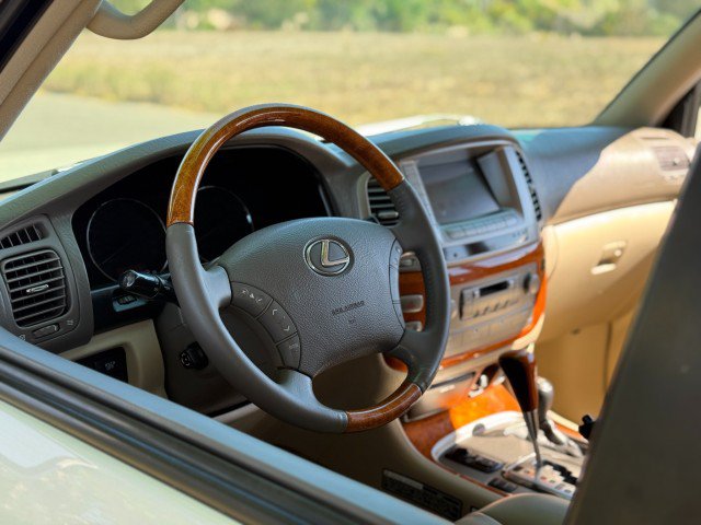 Used 2004 Lexus LX 470 4WD image 19