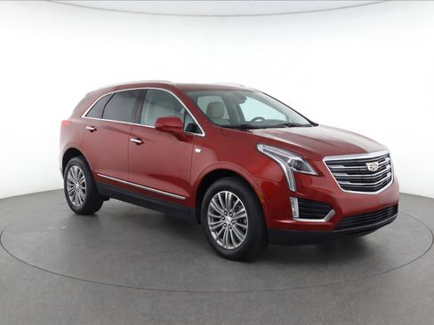 Used 2019 Cadillac XT5 Luxury FWD image 2