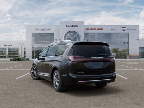 New 2026 Chrysler Pacifica Pinnacle image 3