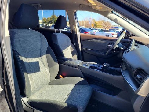 Certified 2023 Nissan Rogue SV image 17