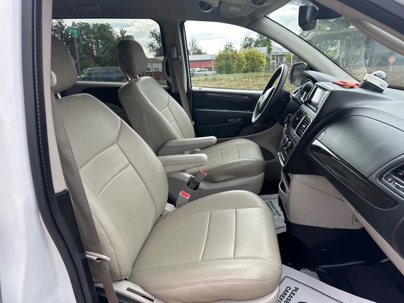 Used 2019 Dodge Grand Caravan SE FWD image 20