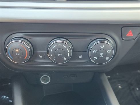 Used 2024 Chevrolet Trax LS w/ LS Convenience Package FWD image 20