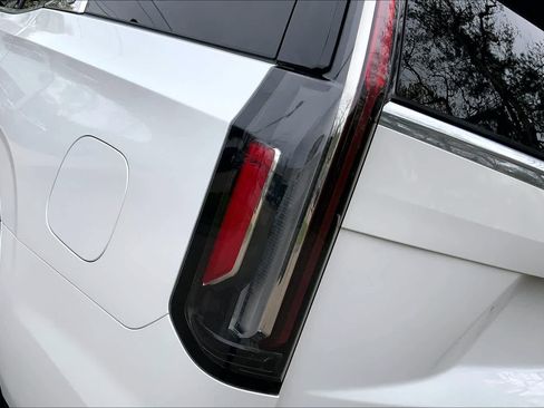 Used 2023 Cadillac Escalade Luxury AWD/4WD image 27