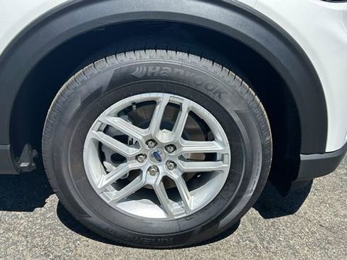 New 2026 Ford Explorer Active w/ Active Comfort Package RWD image 9