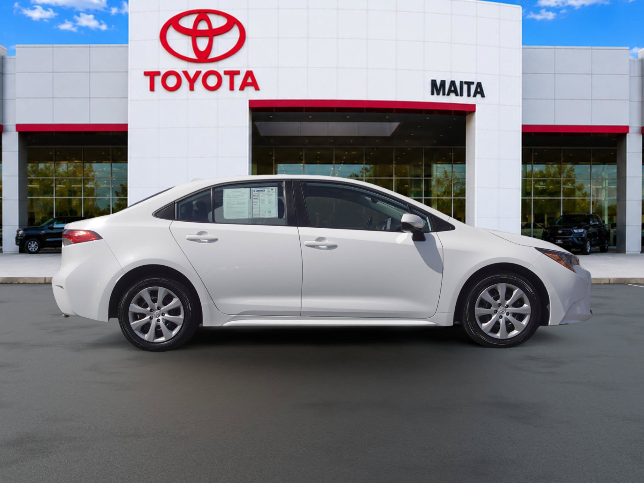 Used 2025 Toyota Corolla LE FWD image 2