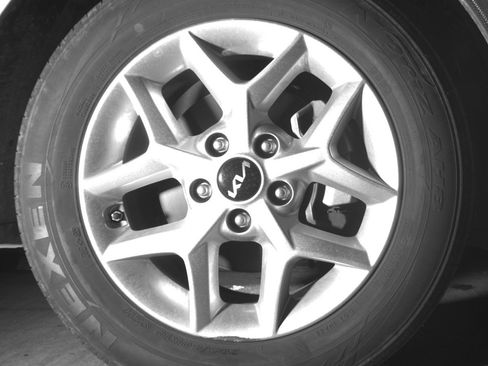 Used 2025 Kia Soul LX w/ LX Technology Package image 13