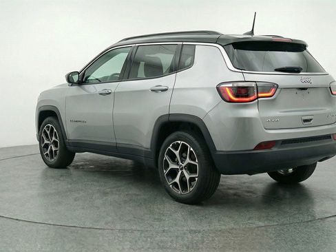 Used 2025 Jeep Compass Limited image 6