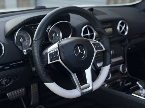 Used 2015 Mercedes-Benz SL 550 image 19