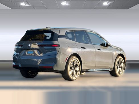Used 2026 BMW iX xDrive45 AWD/4WD image 9