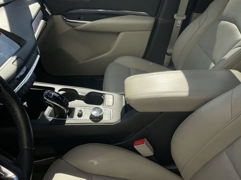 Used 2023 Cadillac XT4 Luxury w/ Cold Weather Package AWD/4WD image 20