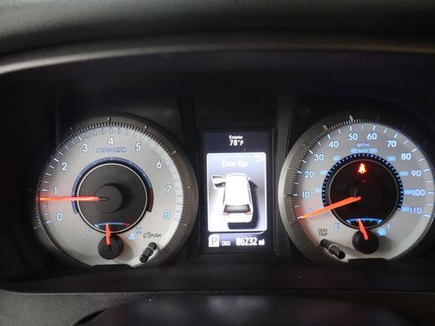 Used 2017 Toyota Sienna SE Premium FWD image 32