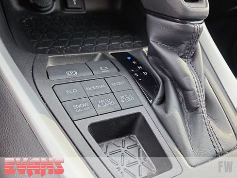Used 2022 Toyota RAV4 LE w/ Carpet Mat Package (TMS) AWD/4WD image 10