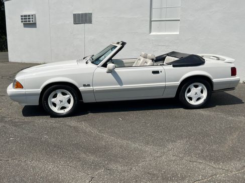 Used 1993 Ford Mustang LX image 2