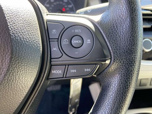 Used 2024 Toyota Corolla Cross L image 33