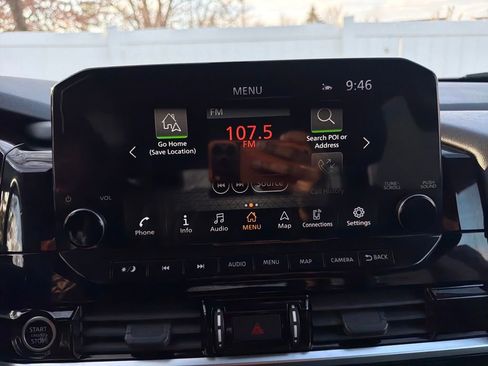 Used 2024 Nissan Pathfinder SL w/ Black Appearance Package image 27